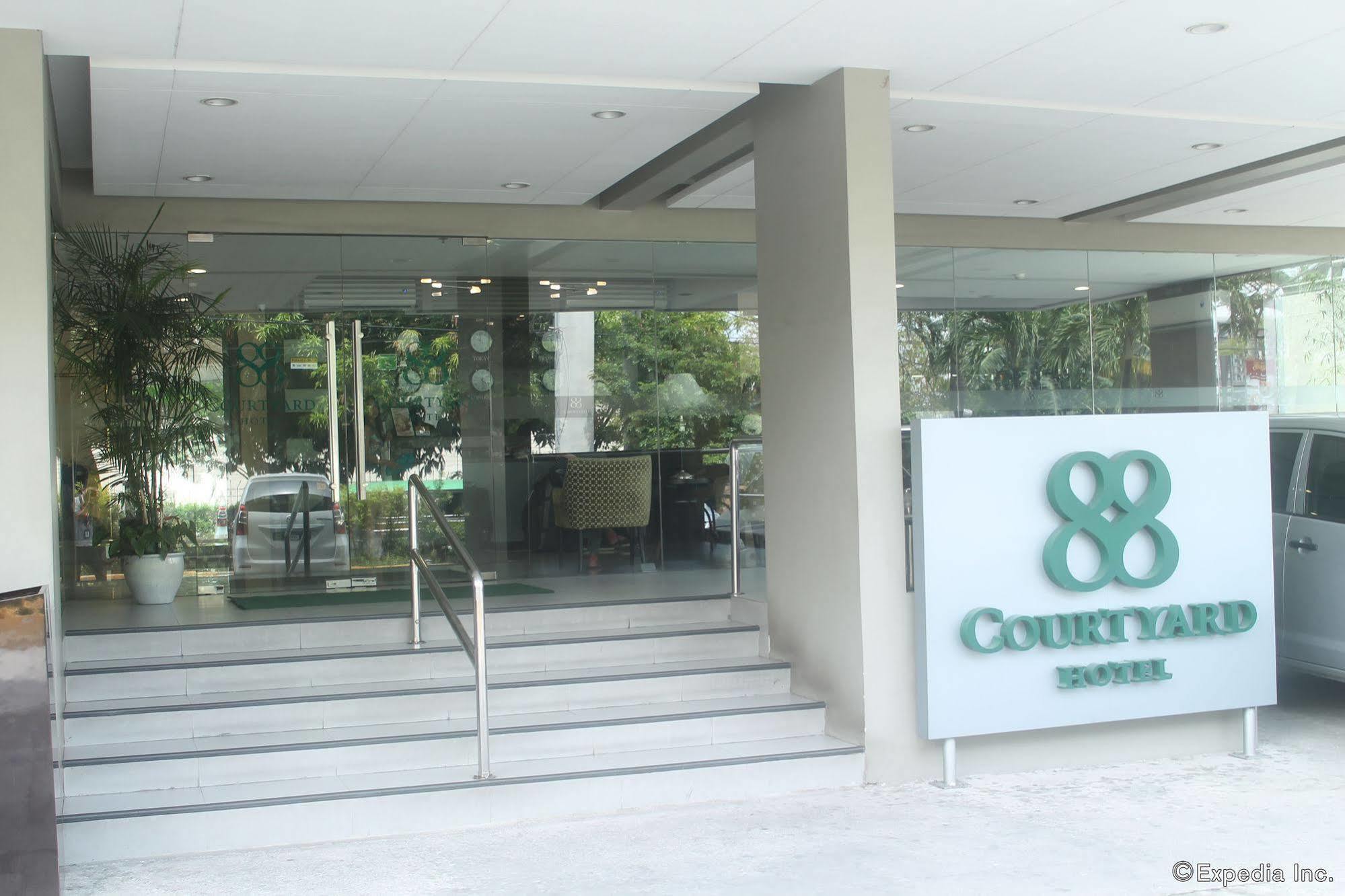 88 Courtyard Hotel Manila Exteriör bild